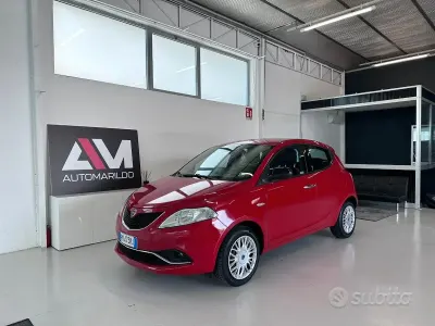 Usata Lancia Ypsilon Platinum 69 CV (50 kW) 2018 Rosso Utilitaria