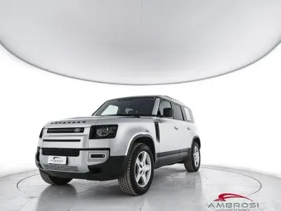 Usata Land Rover Defender SE 200 CV (147 kW) 2022 Argento SUV