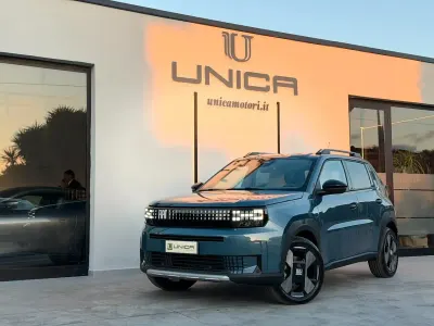 Nuova Fiat Grande Panda La Prima 100 CV (73 kW) 2025 Blu Utilitaria