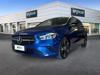 Usata Mercedes B180 AMG Line Premium Plus 116 CV (85 kW) 2023 Blu/azzurro Utilitaria