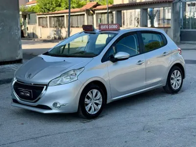 Usata Peugeot 208 Active 82 CV (60 kW) 2015 Argento Utilitaria