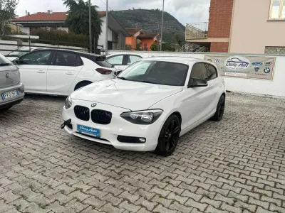 Usata BMW 114 Sport Line 95 CV (69 kW) 2013 Bianco Utilitaria
