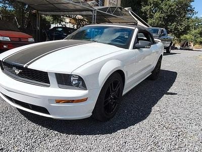 Usata Ford Mustang GT 239 CV (175 kW) 2006 Bianco Cabrio