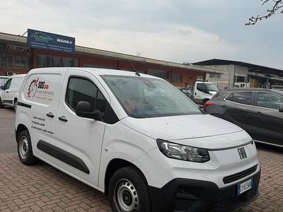 Usata Fiat Doblò 100 CV (73 kW) 2023 Bianco Monovolume