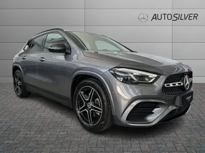 Usata Mercedes GLA200 Advanced Plus 150 CV (110 kW) 2023 Grigio montagna / metallizzato SUV