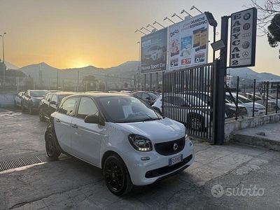 Begagnad Smart ForFour Passion 70 HK (51 kW) 2016 Vit Halvkombi
