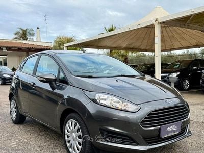 Usata Ford Fiesta 97 CV (71 kW) 2016 Grigio Berlina