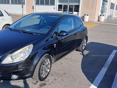 Usata Opel Corsa Edition 80 CV (58 kW) 2010 Berlina