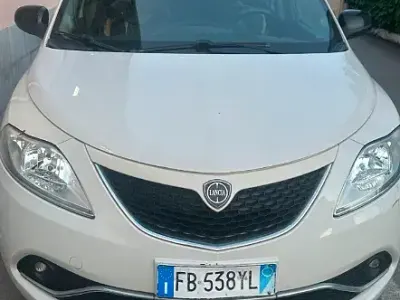 Usata Lancia Ypsilon Gold 95 CV (69 kW) 2016 Bianco Utilitaria