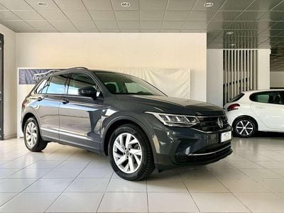Gebraucht VW Tiguan Life 122 PS (89 kW) 2021 Grau SUV