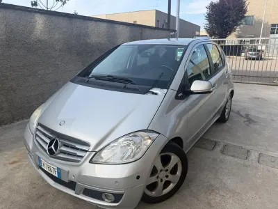 Usata Mercedes A180 Avantgarde 109 CV (80 kW) 2010 Grigio Berlina