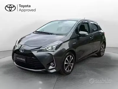 Brugt Toyota Yaris Hybrid Active 101 HK (74 kW) 2020 Grå Sedan