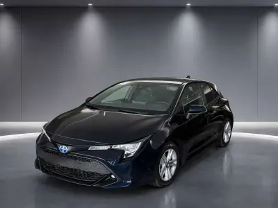 Usata Toyota Corolla 98 CV (72 kW) 2023 Deep blue metallic Berlina
