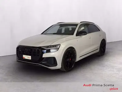 Usata Audi Q8 Sport 286 CV (210 kW) 2023 Beige vigogna metallizzato SUV