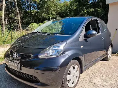 Usata Toyota Aygo 68 CV (50 kW) 2005 Grigio Utilitaria