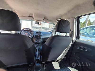 Usata Fiat Grande Punto 100 CV (73 kW) 2011 Nero Utilitaria