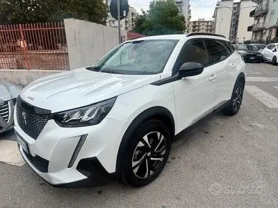 Usata Peugeot 2008 131 CV (96 kW) 2022 Bianco SUV