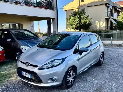 Usata Ford Fiesta Titanium 82 CV (60 kW) 2012 Grigio Berlina