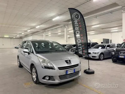Usata Peugeot 5008 Active 112 CV (82 kW) 2012 Grigio Monovolume