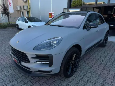Usata Porsche Macan Sport 245 CV (180 kW) 2019 Grigio opaco wrap SUV