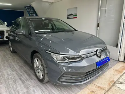 Usata VW Golf VIII Life 110 CV (80 kW) 2021 Grigio Berlina