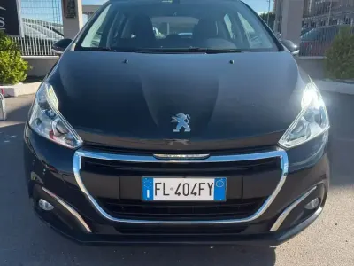 Usata Peugeot 208 Allure 81 CV (59 kW) 2017 Nero Utilitaria