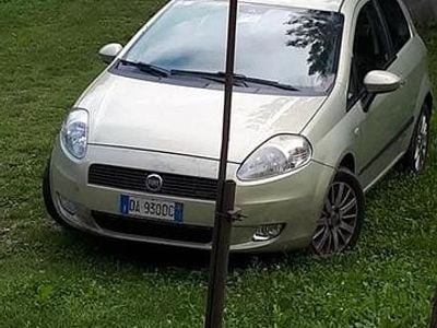 Usata Fiat Grande Punto Dynamic 90 CV (66 kW) 2005 Giallo Utilitaria