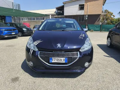 Usata Peugeot 208 Allure 68 CV (50 kW) 2015 Blu/azzurro Utilitaria