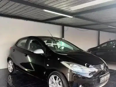 Usata Mazda 2 86 CV (63 kW) 2008 Nero Utilitaria