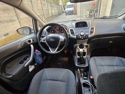 Usata Ford Fiesta 90 CV (66 kW) 2012 Grigio Berlina