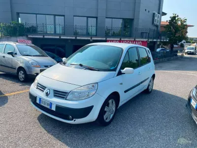 Usata Renault Scénic III Dynamique 113 CV (83 kW) 2010 Bianco Monovolume