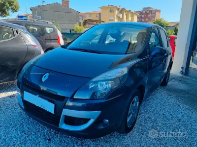 Usata Renault Scénic 110 CV (80 kW) 2011 Grigio Monovolume