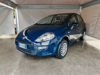 Begagnad Fiat Punto Lounge 69 HK (50 kW) 2016 Blå Halvkombi
