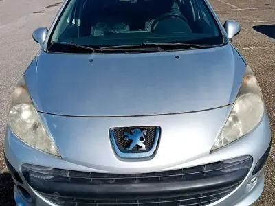 Usata Peugeot 207 73 CV (53 kW) 2009 Argento Berlina