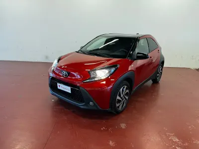 Usata Toyota Aygo X Trend 72 CV (52 kW) 2023 Chilli red black SUV