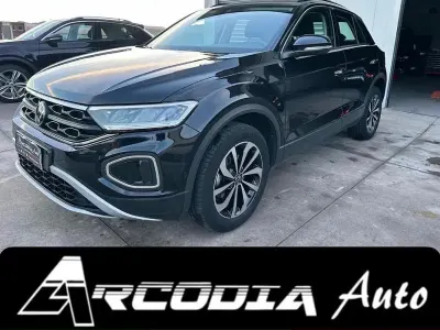 Usata VW T-Roc Style 116 CV (85 kW) 2023 Nero SUV