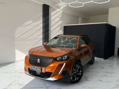 Usata Peugeot 2008 Allure 102 CV (75 kW) 2020 Orange fusion SUV