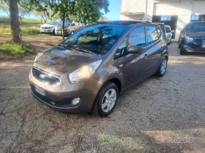 Usata Kia Venga 90 CV (66 kW) 2013 Grigio Utilitaria
