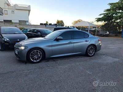 Usata Alfa Romeo Giulia 150 CV (110 kW) 2017 Grigio Berlina