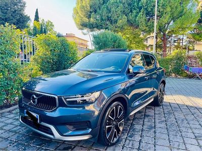 Usata Volvo XC40 Momentum 163 CV (119 kW) 2021 Blu/azzurro SUV