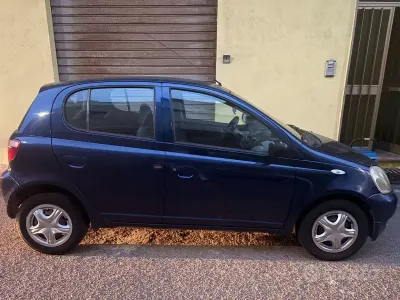 Usata Toyota Yaris 68 CV (50 kW) 2002 Blu Berlina
