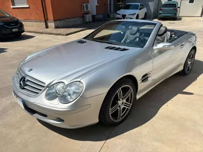 Usata Mercedes SL350 245 CV (180 kW) 2005 Argento Cabrio