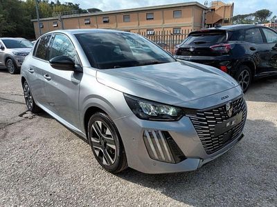 Usata Peugeot 208 Allure 101 CV (74 kW) 2024 Argento Utilitaria