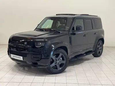 Usata Land Rover Defender SE Dynamic 200 CV (147 kW) 2024 Santorini black SUV