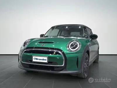 Usata Mini Cooper SE Classic 75 kW (102 CV) 2022 Verde met. Utilitaria