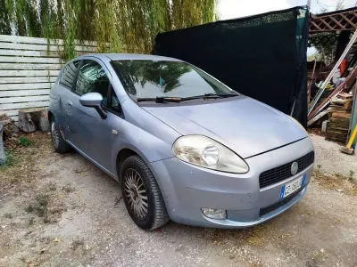 Usata Fiat Grande Punto Active 65 CV (47 kW) 2006 Blu/azzurro Utilitaria