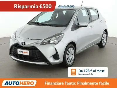 Usata Toyota Yaris Cool 72 CV (52 kW) 2020 Argento Utilitaria