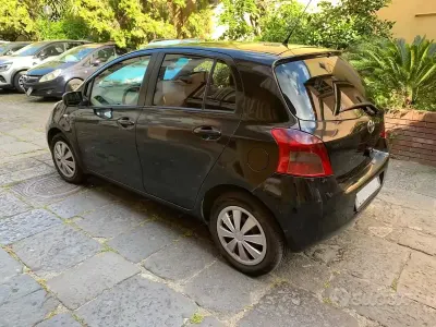 Usata Toyota Yaris 90 CV (66 kW) 2006 Nero Utilitaria