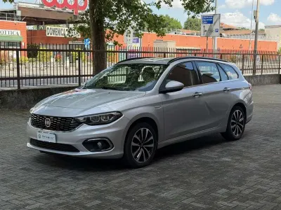 Usado Fiat Tipo Lounge 120 CV (88 kW) 2016 Gris Familiar