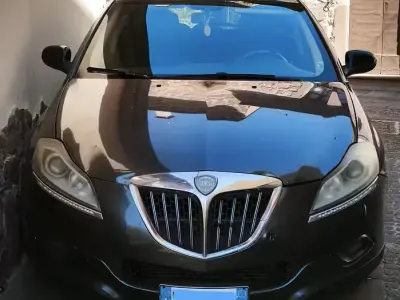 Usata Lancia Delta 120 CV (88 kW) 2010 Grigio Utilitaria